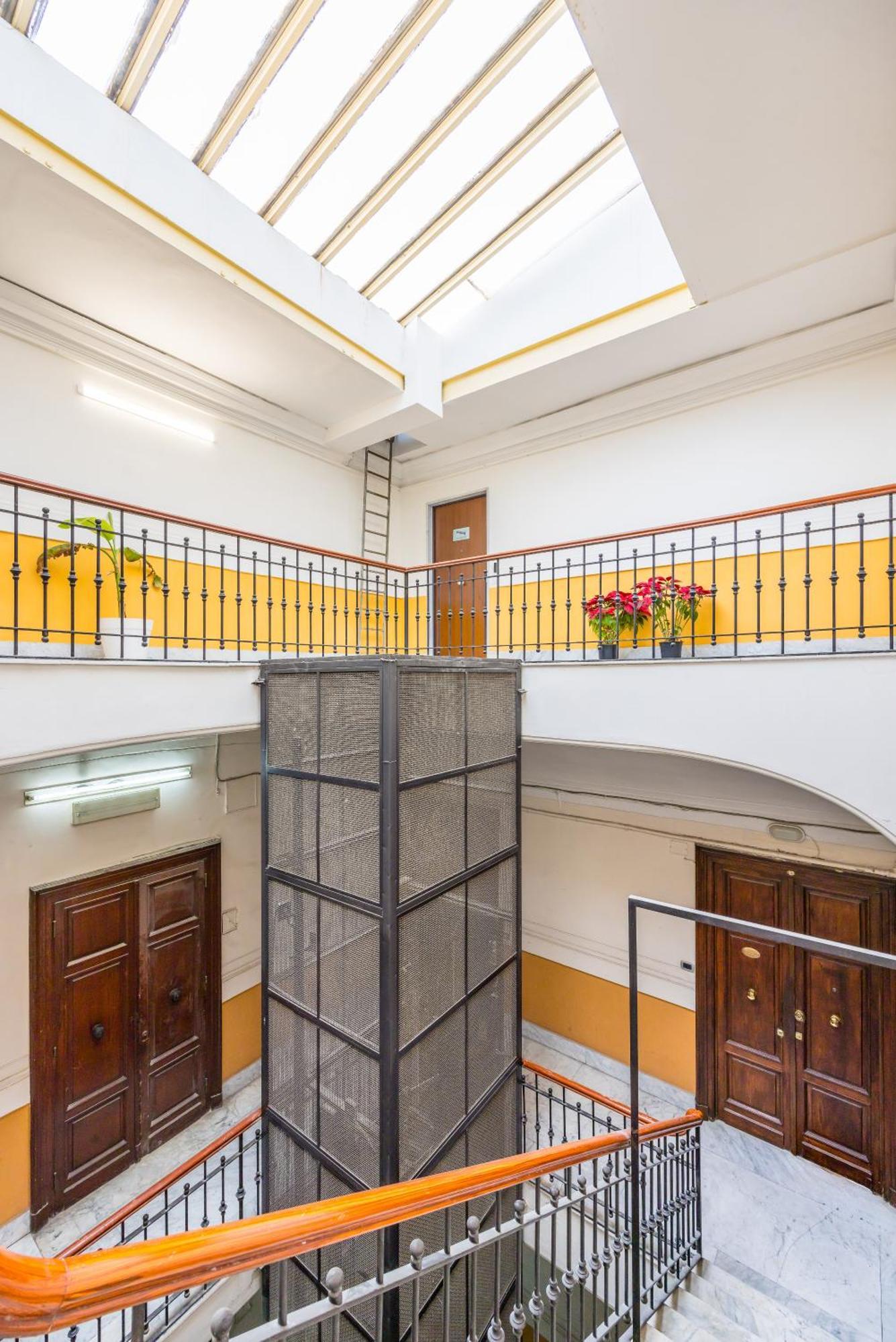 Appartement Sloping Roof In The Center Of Naples