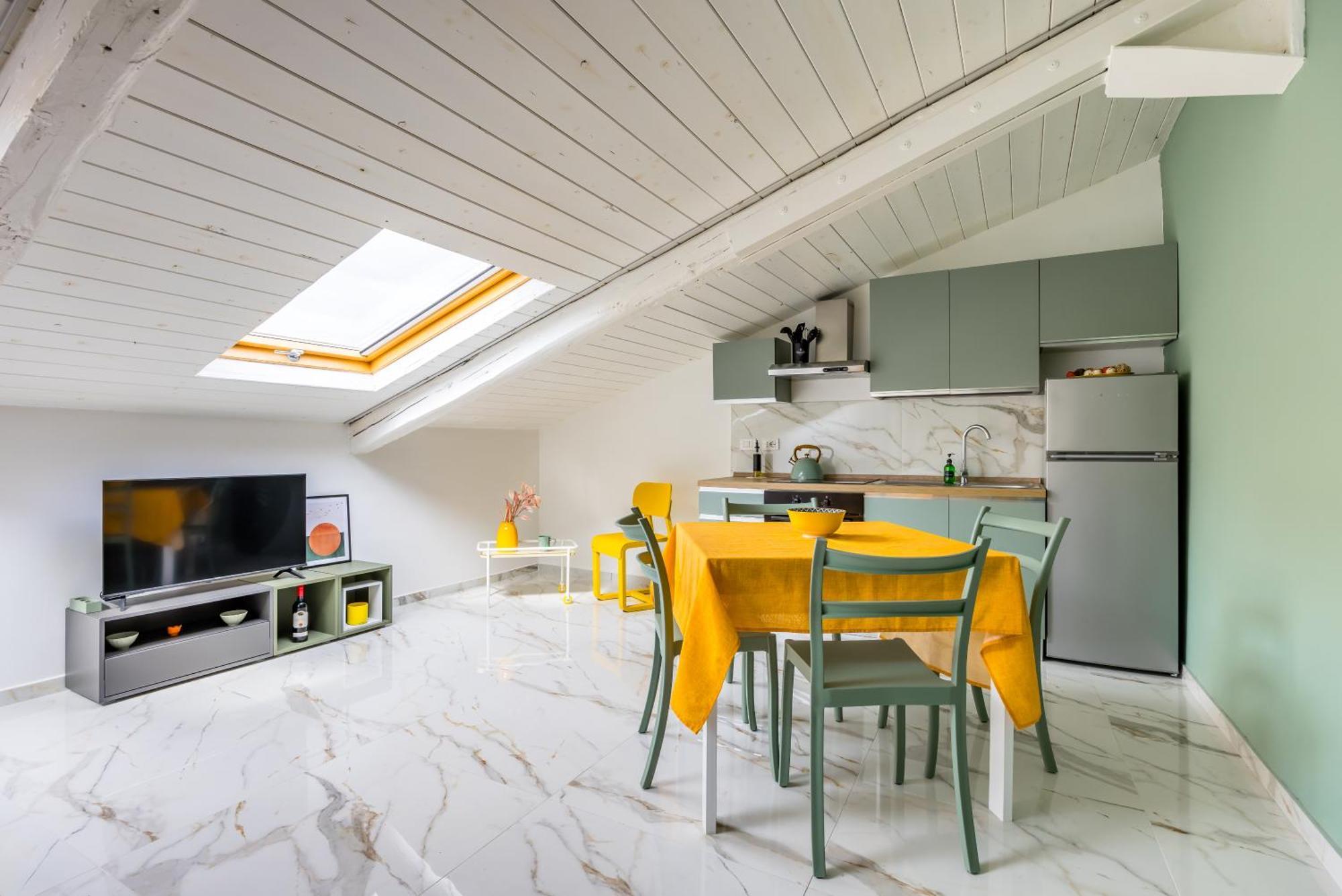 Appartement Sloping Roof In The Center Of Naples