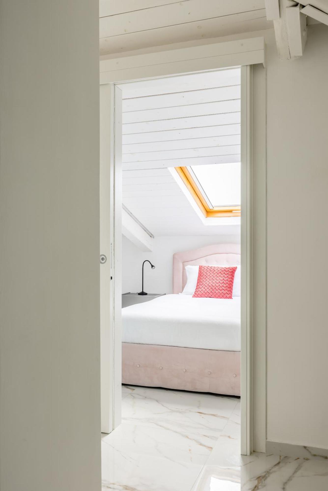 Appartement Sloping Roof In The Center Of